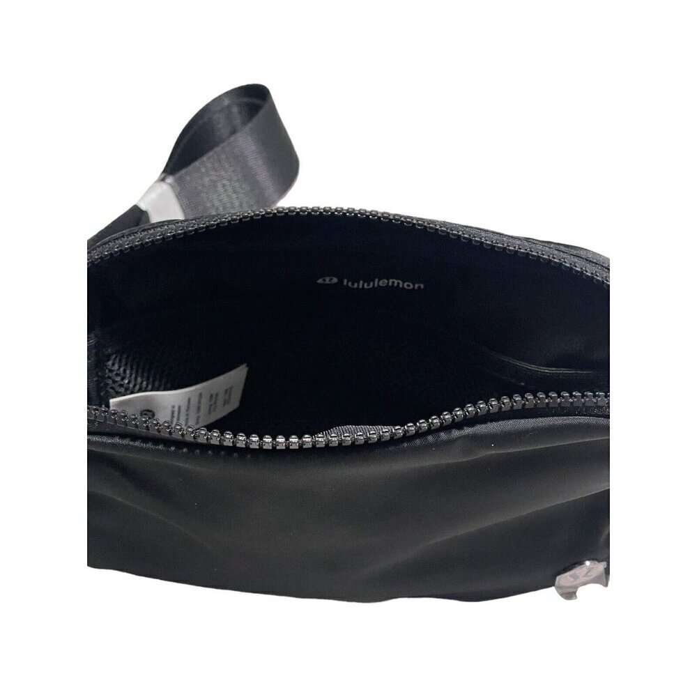 NWT Lululemon Everywhere waist bag & Fanny Pack Extended Strap Black - Picture 7 of 12